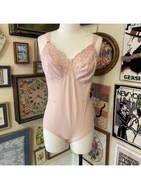 Glamorise Shapewear Beige Stretch Bodysuit Wireless Wide Strap Size 40D